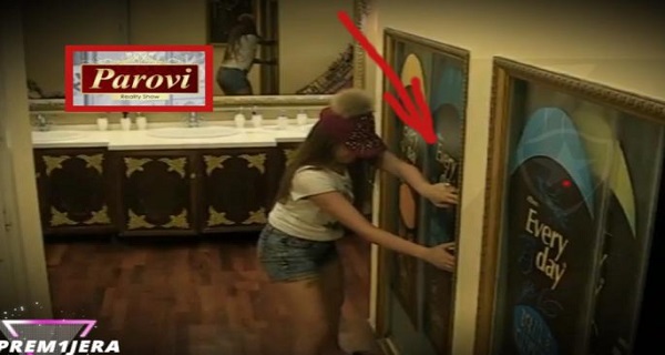 STENJANJE ODJEKUJE VILOM! Ušli su u WC, ona DAHĆE – nemoj BRZO! Stakla PUCAJU! (VIDEO)