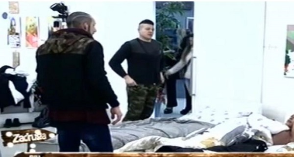 BILO JE I GAĐANJA KAŠIKOM: Nova SVAĐA u Zadruzi! Luna napušta prostoriju i vraća se sa NJOM! (VIDEO)