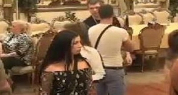 SKRIVENA SIŠLA MEĐU PAROVE: Svi krenuli u tajnu sobu, a onda je usledeo ŠOK!