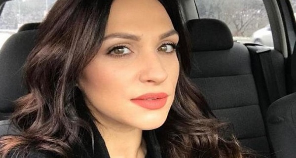 NEPOZNATI MLADIĆ NASRNUO NA LJUPKU STEVIĆ – Stavio joj PIŠTOLJ NA ČELO, zadobila teške telesne POVREDE!