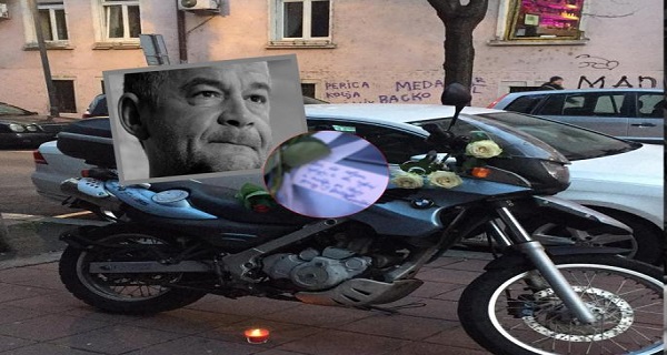 I NEBESA PLAČU: Glogovčev motor ispred stana, a na njemu tužna poruka – i ruže jednog dečaka (FOTO)