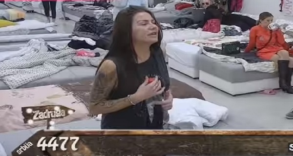 PLAKALA KAO KIŠA ! Učesnik “Zadruge” napao bivšu: Prodaješ se za 50 evra!