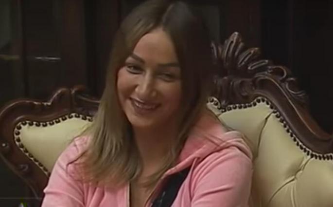 POGLEDAJTE BRZO, DOK NE SKINU! Maca prošetala POTPUNO GOLE GRUDI čim se vratila u Zadrugu! (VIDEO)
