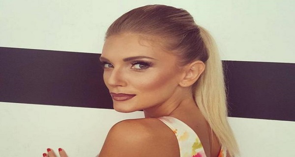 Nikolina Kovač je napravila zavodljivi selfi, ali su svi primetili KO se nalazi iza nje! (FOTO)