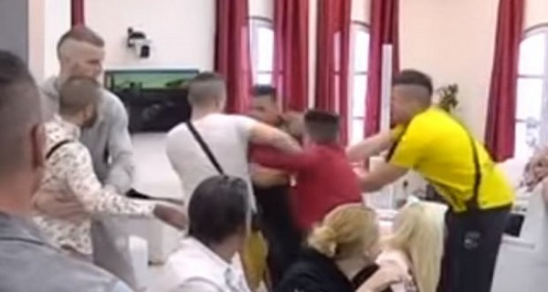 Uletelo obezbeđenje! Filip krenuo da bije Boru, ostali takmičari ih jedva razdvojili (VIDEO)