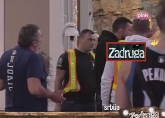 AKO JA KRENEM DA TE J**EM! OBEZBEĐENJE UTRČALO! Izbezumio se i NASRNUO kao zver! Vrati pare!(VIDEO)