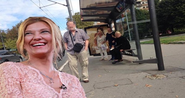 ŠOK NA AUTOBUSKOJ STANICI: Kija, šta to radiš?! Prolaznici SLEĐENO gledali u Kockarevu! NEVEROVATNO