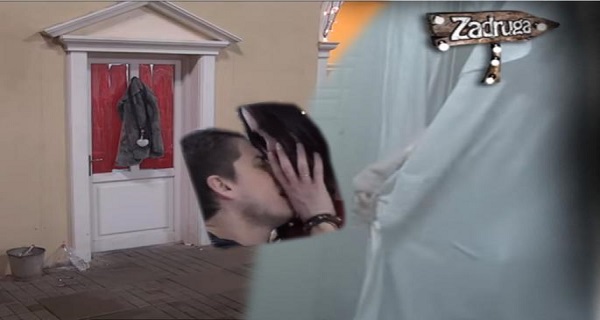 S*KS ANE I DAVIDA – UMALO DA IZLETI IZ KABINE: A pred vratima se dešava HAOS! Snimak DRUGE kamere