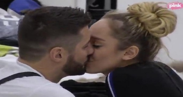 NEŽNI POLJUPCI – LUNA I MARKO BLISTAJU! Ti si divna osoba! Muvam te 6 MESECI! Samo nemoj da me IZDAŠ