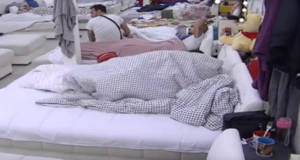 S*KS AKCIJA PRED SVIMA! Luna i Marko se zaneli pod jorganom, zadrugari ih prozivaju! Alo, NIMFOMANI!