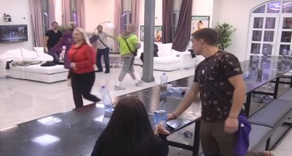 DR*LJO! IDI, LEČI SE! Marija Kulić u ŽESTOKOJ SVAĐI zbog Ane Korać: Orila se Bela kuća! (VIDEO)