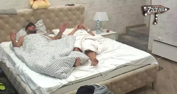 “BOLI ME P*ČKA!” Horor u postelji između Lune i Marka! Zagrmeo užasni VRISAK i PLAČ! (VIDEO)