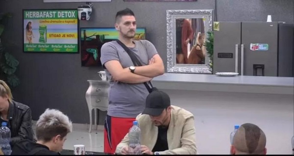 ZOLA RASPLAKAO SVE! Nakon svega, samo želi majku da ZAGRLI, moli je za OPROST! (VIDEO)