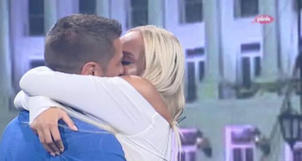 TRIJUMF LJUBAVI! Luna i Marko se strasno grle i ljube u emisiji uživo! Nacija je ovo čekala! (VIDEO)
