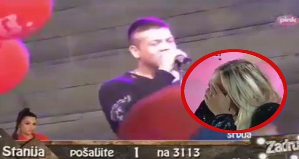 SNIMAK SVE GOVORI! Trenutak kada je sinoć u Zadruzi nastupio Sloba! Lunina reakcija – HIT! (VIDEO)
