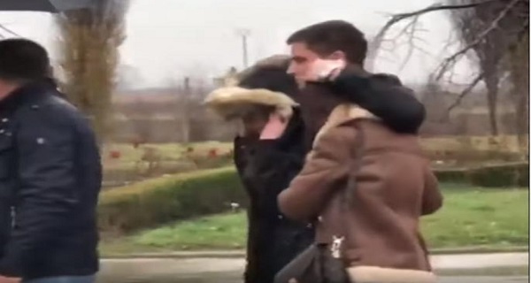 DRAMA NA SAHRANI: David poludeo kad je ugledao Dejana! Odmahuje rukom, ne želi da ga vidi! (VIDEO)