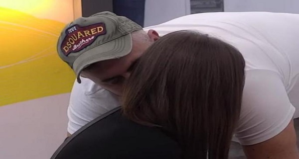 NEPRISTOJNA PONUDA?! ŠAPUTANJE! Dragana i Gospodin Torta će U KREVETU pred Tomovićem ZAJEDNO SPAVATI?