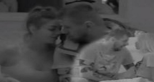 ISPLIVAO VIDEO IZ GARDEROBERA – PRŠTE POLJUPCI – Maja i Janjuš u ŽESTOKOJ AKCIJI? Ovo je DOKAZ PREVARE!