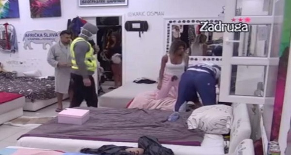 “MRŠ BRE, PREMA KU*VAMA NIKAD POŠTOVANJE…” Karić brutalno izvređao Ivanu, bacao sve po sobi! (VIDEO)