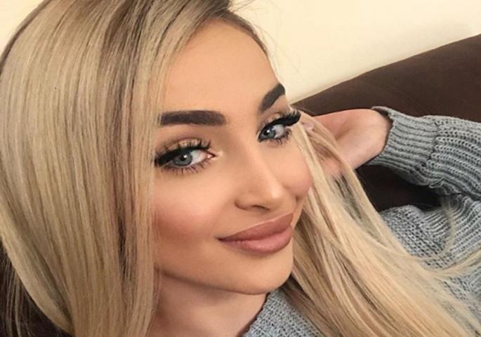 TI GORIŠ BEBO! Maja bombarduje fanove prizorima od kojih može SRCE DA STANE: Za 24 sata objavila tri fotke, ne zna se koja je VRELIJA (FOTO)
