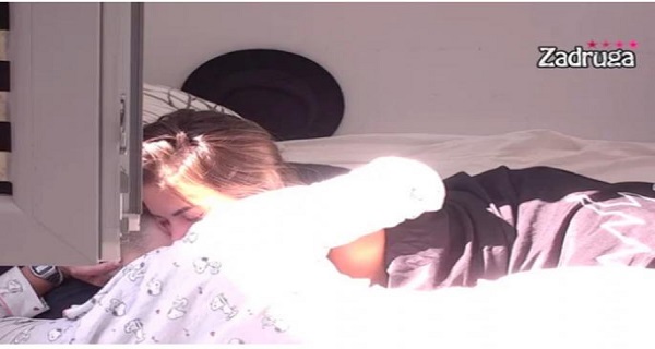 NOVI LEVEL! Monika i Matora RAZMENJIVALE NEŽNOSTI pred svima, a onda se odlučile za SLEDEĆI KORAK! (VIDEO)