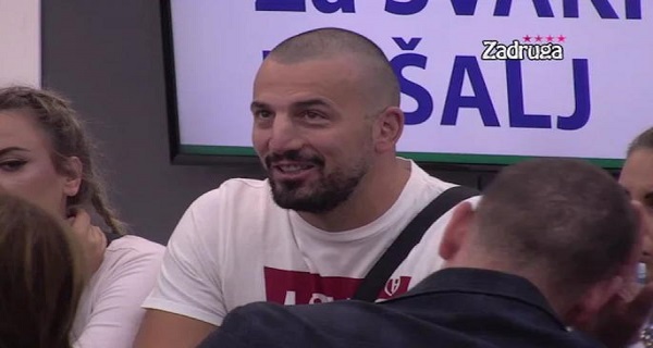 “ON JE RIJALITI G*VNO!” Tomović od NJEGA nije očekivao OVO! Stao ispred njega, pa OPLEO ŽESTOKO po njemu!