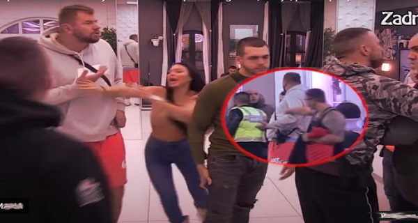 JANJUŠ PODIVLJAO U CIK ZORE! Baca hranu, ŠUTIRA, urla – uletelo OBEZBEĐENJE, totalni HAOS! (VIDEO)