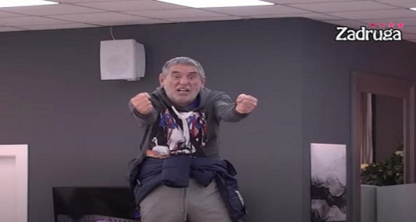KONAČNO JE PUKAO DO KRAJA! Mića SKOČIO NA STO, urla, ređa uvrede! Ori se cela Zadruga! (VIDEO)