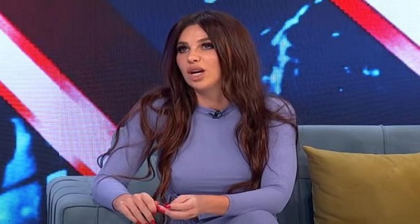 Stanija Dobrojević kao od majke rođena, pokazala čime raspolaže, rukom pokušala sakrije grudi (FOTO)