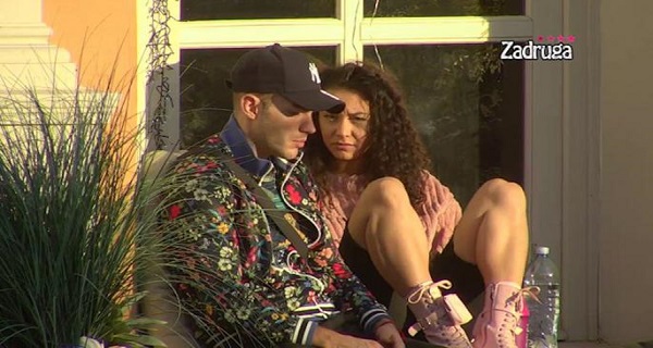 ZBLIŽILI SE! Anđelo i Paula NERAZDVOJNI, razgovarali u dvorištu, planiraju OSVETU!? (VIDEO)
