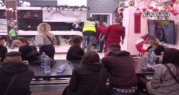 HAOS U ZADRUZI! Tara imala NAPAD PANIKE! Obezbeđenje je iznelo iz Bele kuće! (VIDEO)