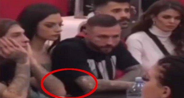 PROVALJENI SU? MISLILI DA IH KAMERA NE SNIMA: Tara i Ša UHVAĆENI kako ovo rade ISPOD STOLA (VIDEO)