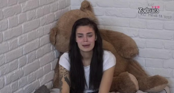 SAVLADALE JE EMOCIJE! Mina Vrbaški dobila poklon od oca, nije mogla SAKRIJE SUZE (VIDEO)