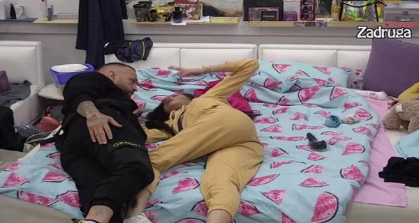 “ONA SE NE BI POMIRILA SA TOBOM” Tara nesigurnija u Ša nakon PAPIRA ZA RAZVOD, posumnjala u njegovu odluku, a OVO JE RAZLOG! (VIDEO)