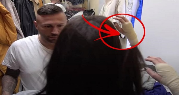 TARA U ZAVOJIMA, NE MOŽE DA POMERI ŠAKU! Novi SUKOB sa Ša – evo kako izgleda nakon UŽASNOG SLOMA (VIDEO)
