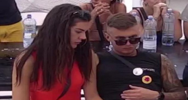 “GLUMIM JADNICU! TI ME SAŽALJEVAŠ!” Drama u toku reklama – Karić spustio loptu, a Jovana se NE SMIRUJE
