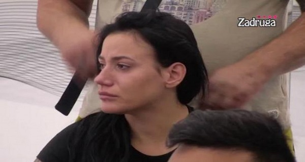 SLOMLJENA JE OD BOLA – Kristina videla kako Kristijan PEVA ŽENI! Rekao joj da bi se POMIRIO sa SUPRUGOM?