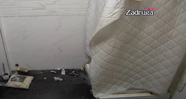 ŽESTOKA AKCIJA KRISTIJANA I KRISTINE! Usred dana – IZVIRILO, JUUU! Stenjanje, uzdasi, LOM (VIDEO)