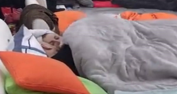 DIVLJA AKCIJA DALILE I CARA! Pomirenje proslavili ISPOD POKRIVAČA – nisu mogli da se obuzdaju (VIDEO)