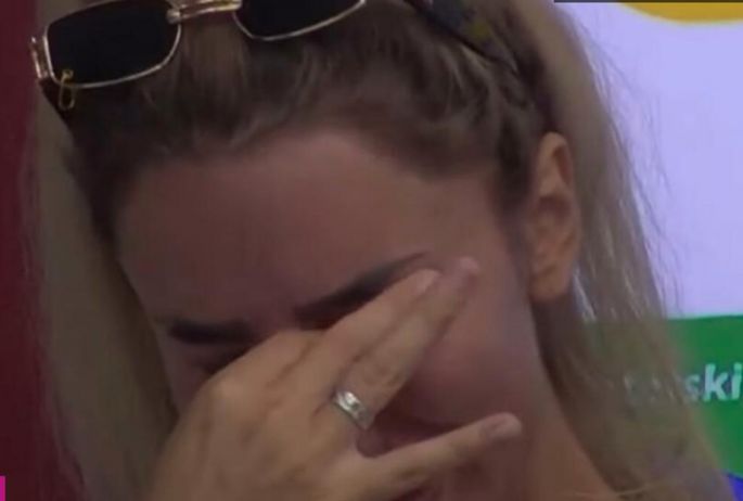 ALEKSANDRA NIKOLIĆ U SUZAMA: Nije znala da je kamera snima, ŠAPUTALA i otkrila HOROR detalje!