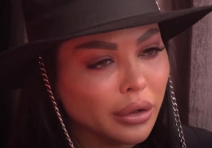 PRLJAVI ULOŽAK, JEDE SVOJ IZMET, “SUTLIJAŠ JOJ DOLE IZLAZI!” Gledaoci ZGROŽENI Majinom NEHIGIJENOM, objavili VIDEO