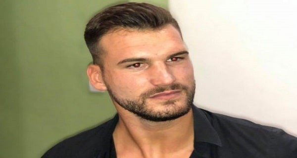 NE PRESTAJE DA ŠOKIRA – Marko Osmakčić usnimljen na gomili sa top cicama! Sve puca od erotike! Evo šta je povod