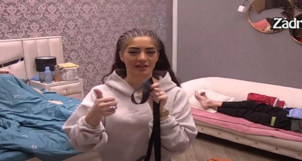 “STIŽU TE ANINE SUZE, SRAMOTO!” Đuričići i Crna Gora se ODREKLI Helge – PRODALA je obraz zbog komada MESA!