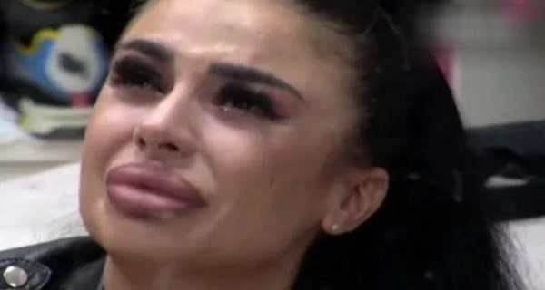 SANJA GRUJIĆ IMA SLOŽENI POREMEĆAJ MOZGA? Otkriveno zašto se starleta pravi haos: “Toksičan odnos”