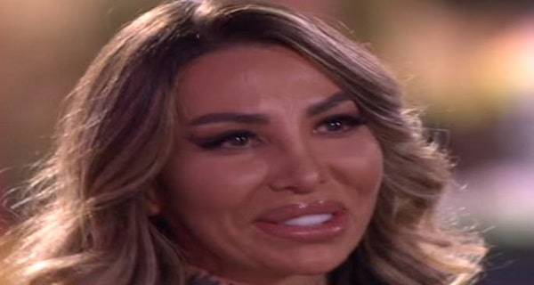 ANELI OD GLAVE DO PETE SIJA SVA U ZLATU PORED OVOG MUŠKARCA: Ovako je nekad izgledala kontroverzna učesnica