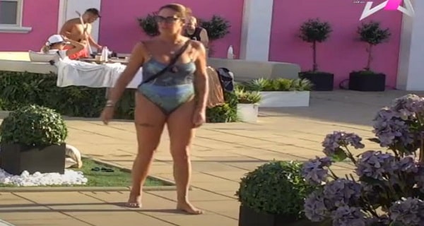 ŠTA TO RADIŠ, KUMO? Mileni Kačavendi popustile kočnice usred lajv emisije, sevnuli intimni delovi