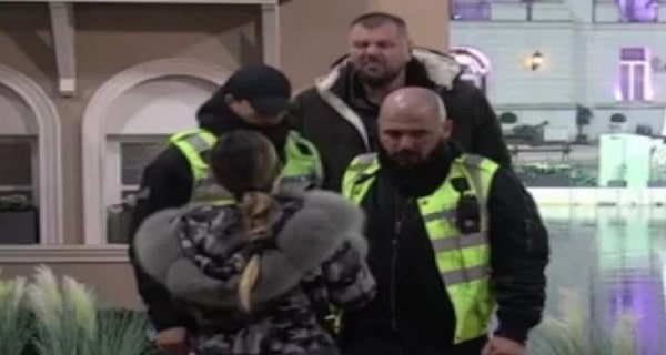 Janjušu PUKAO FILM: Nakon što je uradio NAJGRUBLJE, Aneli otrčala u garderober i RONILA SUZE – Zvanično kraj
