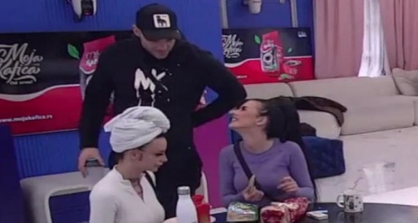 Anita ne prestaje da se ponaša kao tinejdžerka, ne krije simpatije, OVO JE PONUDILA Anđelu jutros