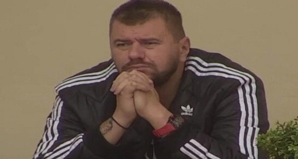“Moji fanovi su BOLESNICI” – tajni snimak kako Janjuš VREĐA i PLJUJE svoje obožavaoce: Strašne reći
