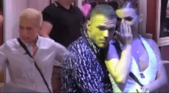 Gleda u Matoru i KRSTI SE: Anita i Anđelo ne skidaju pogled s Tomićeve, jedan potez ih ostavio u čudu (VIDEO)